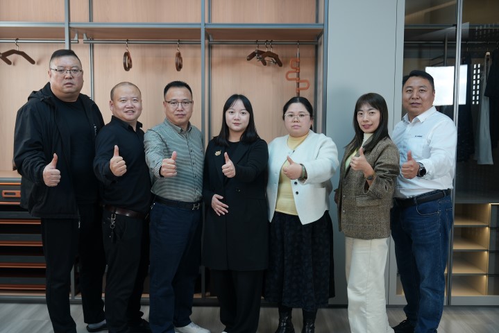 合影2 (Small).jpg 合影2 (Small).jpg